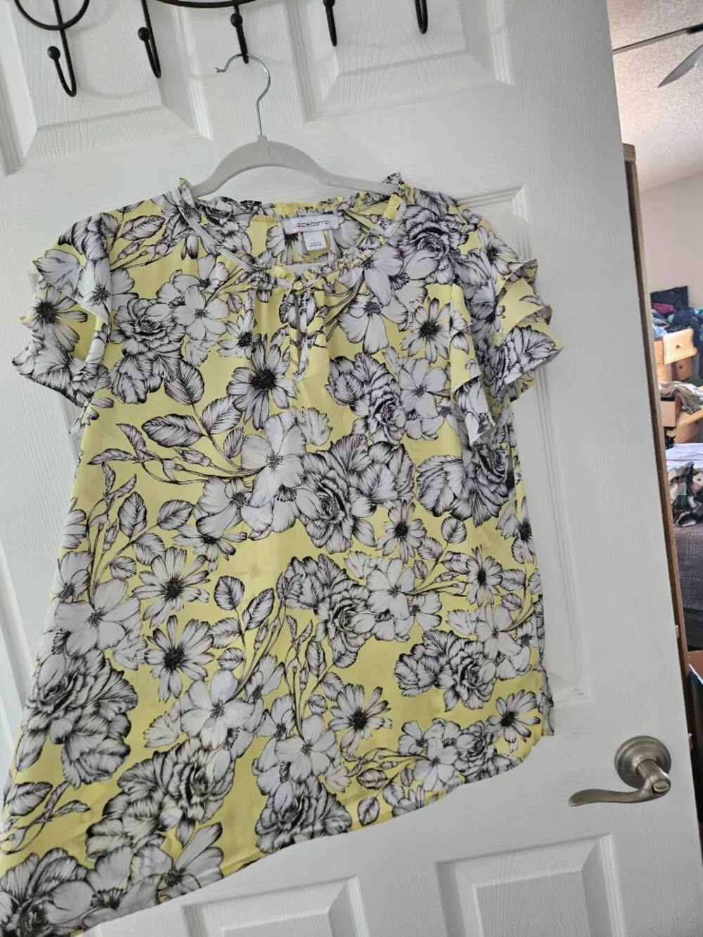 Liz Claiborne flowy yellow with White flowers blouse - Picture 2 of 6
